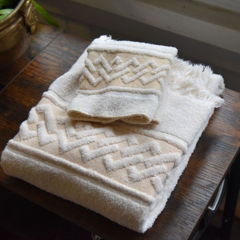 Vintage Lady Pepperell 2 Pc Towel Set Cream Geometric Fringe USA Made